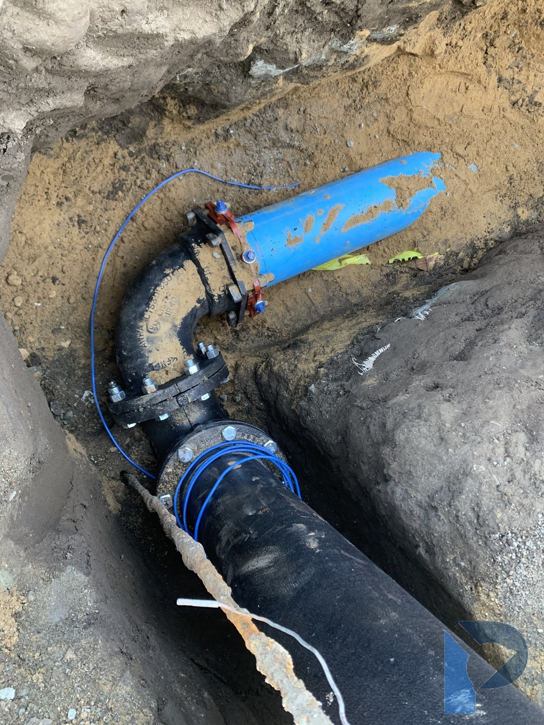 Water main connection